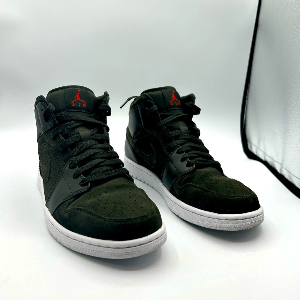 Air Jordan 1 Mid Sequoia size 11